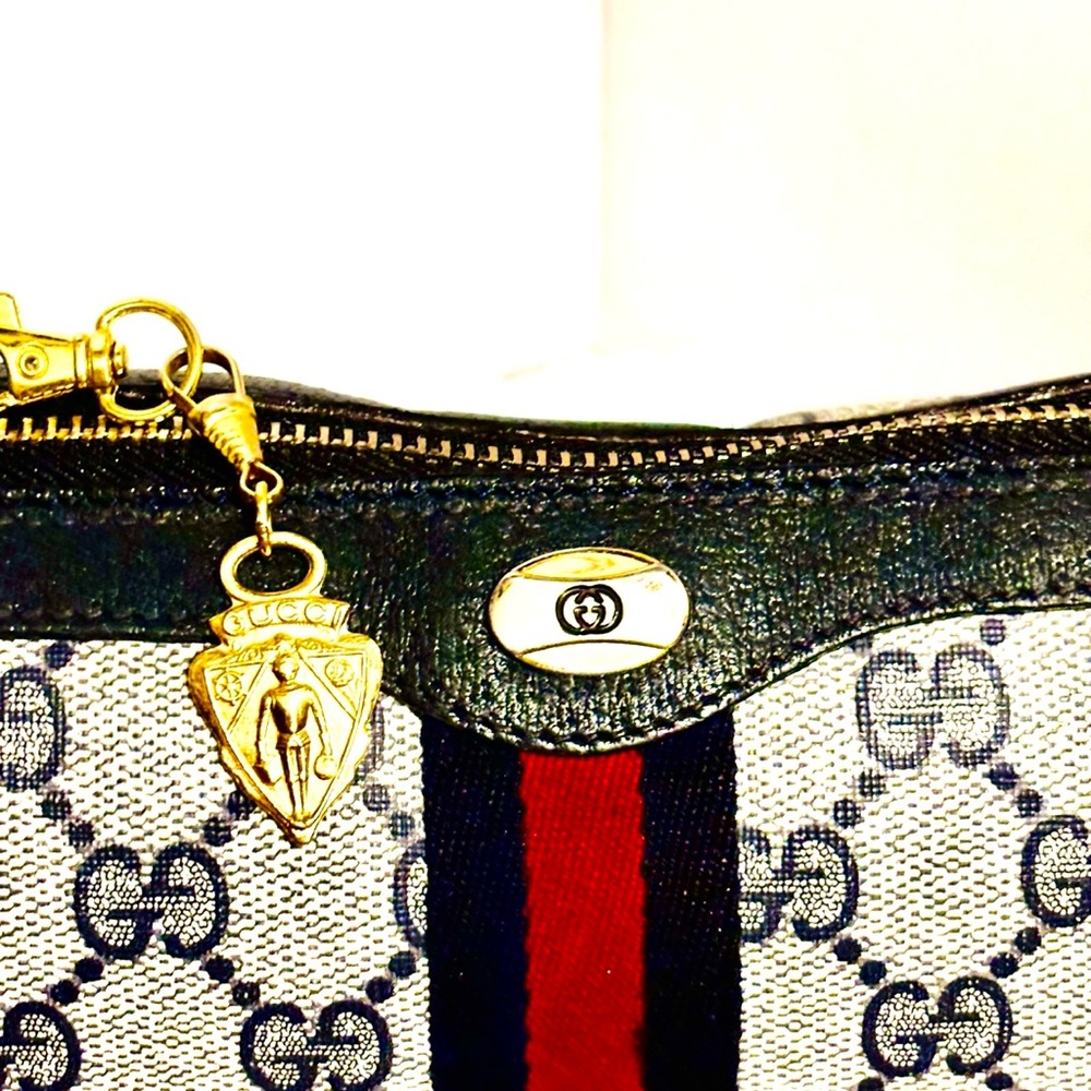 Gucci Crossbody Bag - Picture 9 of 16
